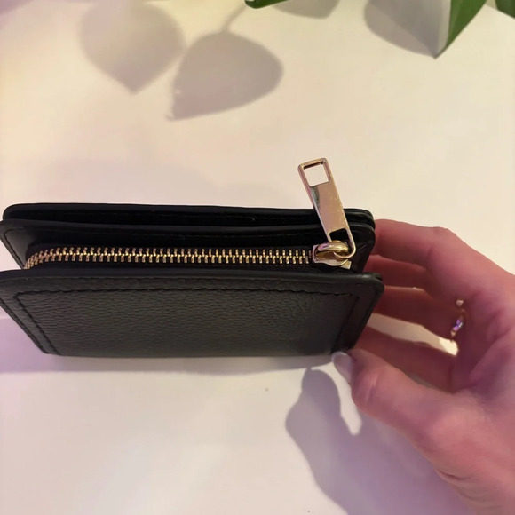 Marc Jacobs Logo Leather Compact Wallet Black Zipper and Card Holders - Picture 5 of 12